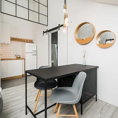 Modern 2-bedroom In Old Town/urban Rent Apartment