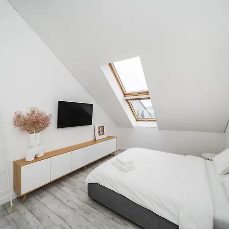 Modern 2-bedroom In Old Town/urban Rent *
