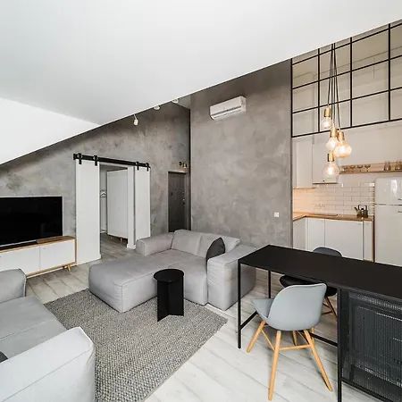 Modern 2-bedroom In Old Town/urban Rent
